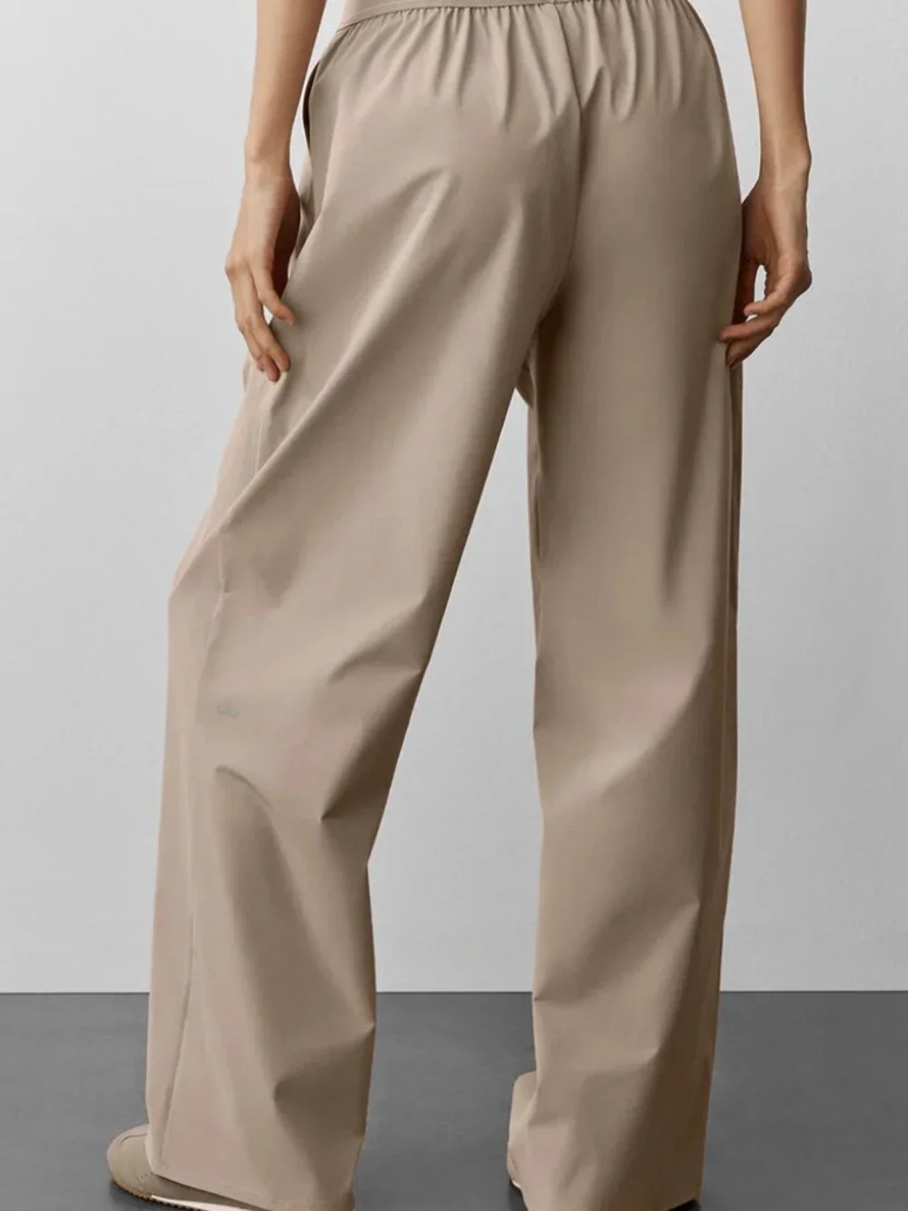 ALO Yoga Yoga Pants in Gravel Color - 30 inches in length💼 Regular